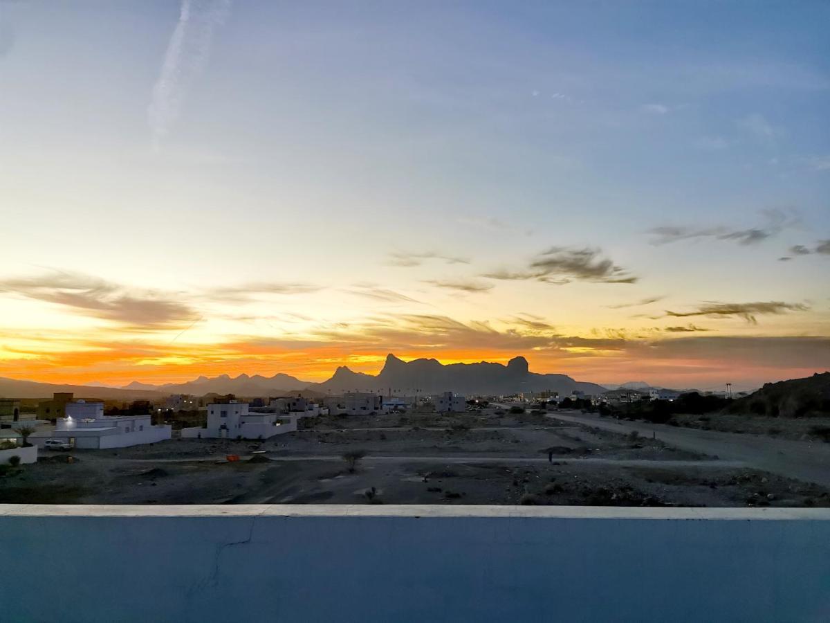 228Hostel Al Ḩamrāʼ Bagian luar foto