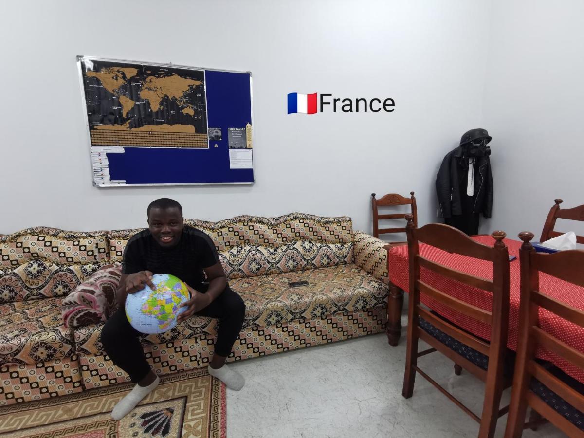 228Hostel Al Ḩamrāʼ Bagian luar foto